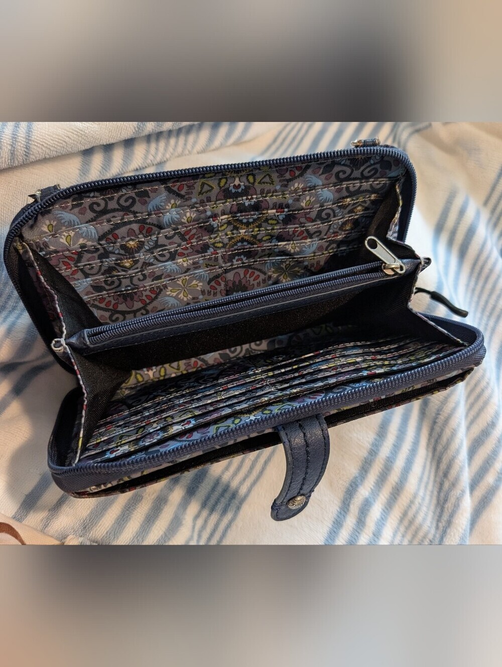 Sakroots In Gray Mosaic World Wallet/Wristlet Clutch - Picture 5 of 12